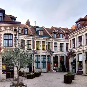 Spacious And Bright In The Center. Appartement Lille